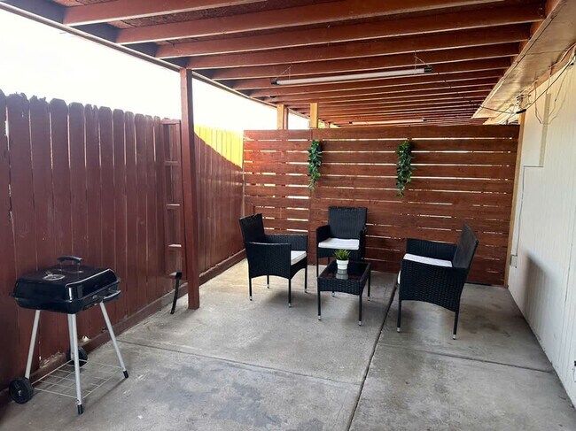 Foto del edificio - 609 Carlsbad St