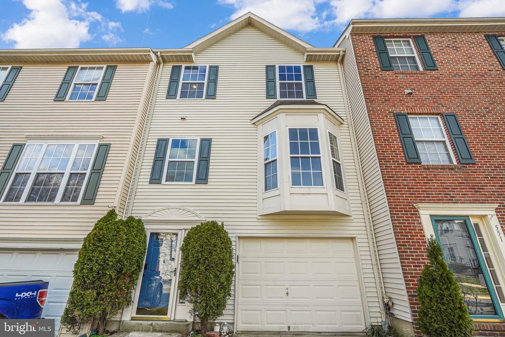 553 Sparkleberry Terrace NE, Leesburg, VA 20176 Townhome Rentals in