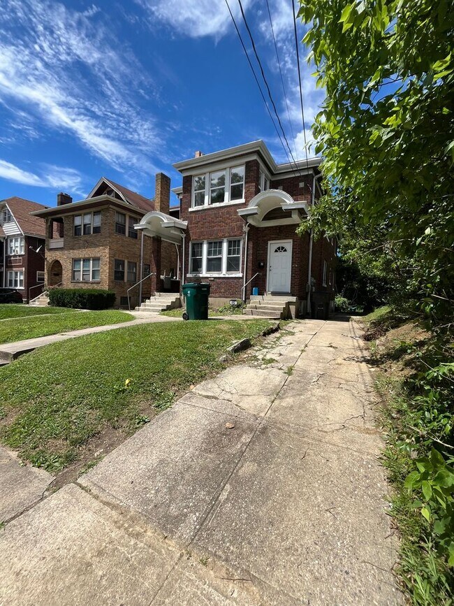 Foto del edificio - 682 Greenwood Ave