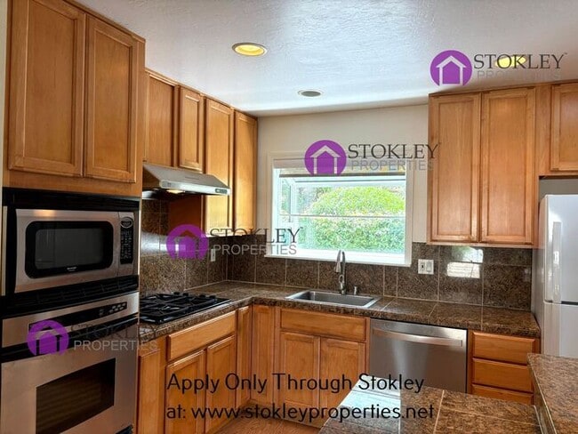 Building Photo - 664 Sherree Dr