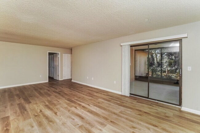 Building Photo - 8701 Forest Lake Dr