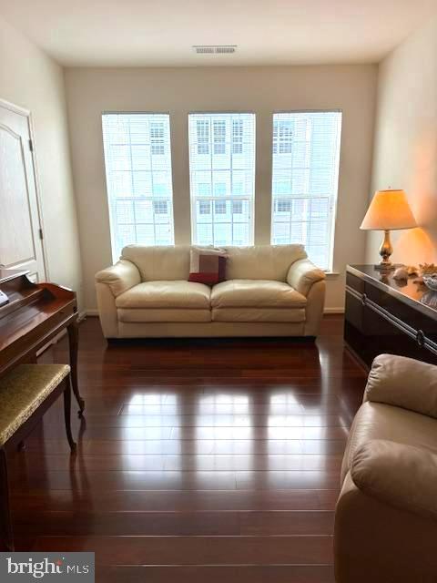 Foto del edificio - 7401 Travertine Dr