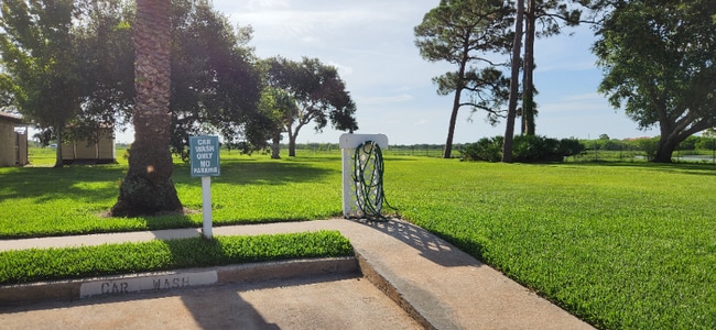 Foto del edificio - 420 Breakwater Dr