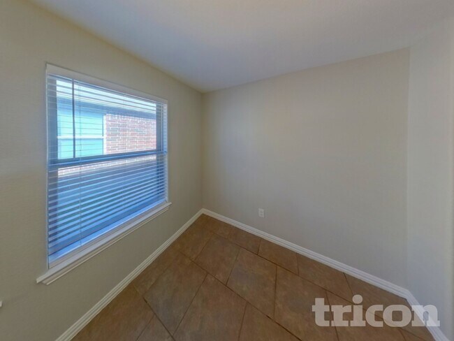 Foto del edificio - 8617 Silverbell Ln