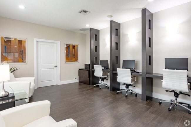 Building Photo - Legacy Lakeview