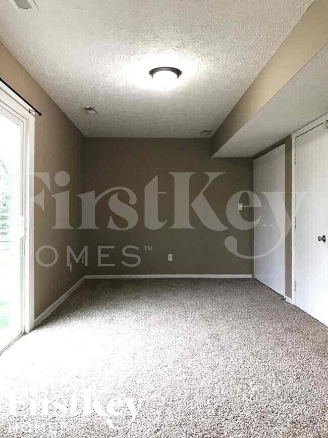 Building Photo - 5683 Colonist Cir