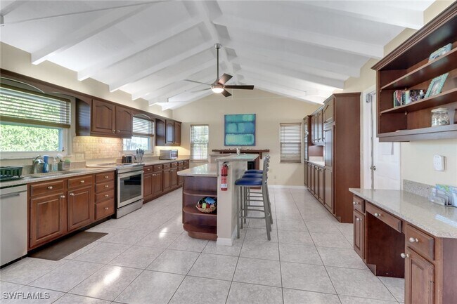 Foto del edificio - 562 Goldcoast Ct