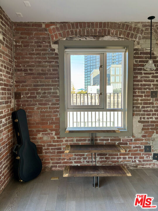 Building Photo - 527 Molino St