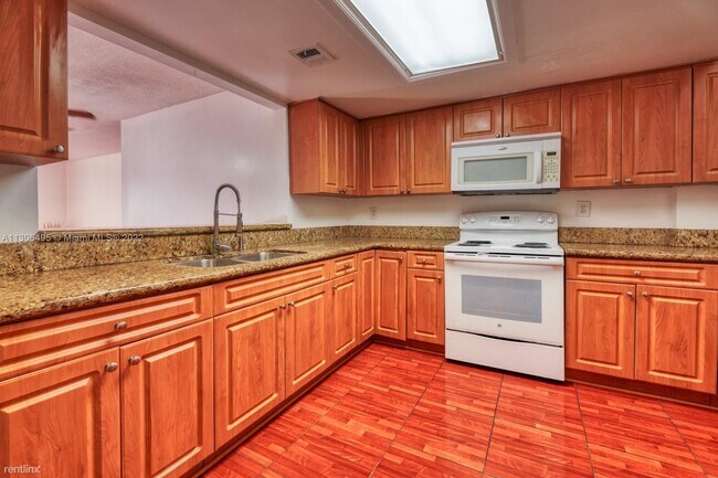 Foto del edificio - 2 br, 2 bath House - 840 SW 105th Ave Apt 318