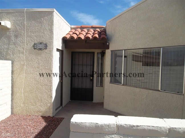 Foto del edificio - 2031 N Swan Rd