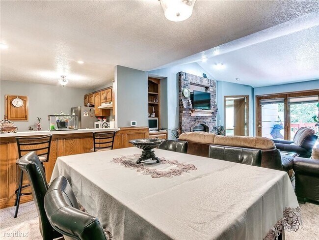 Building Photo - 2 br, 2 bath Condo - 8146 Dellwood Dr