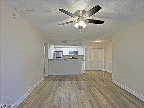 Building Photo - 5305 Summerlin Rd