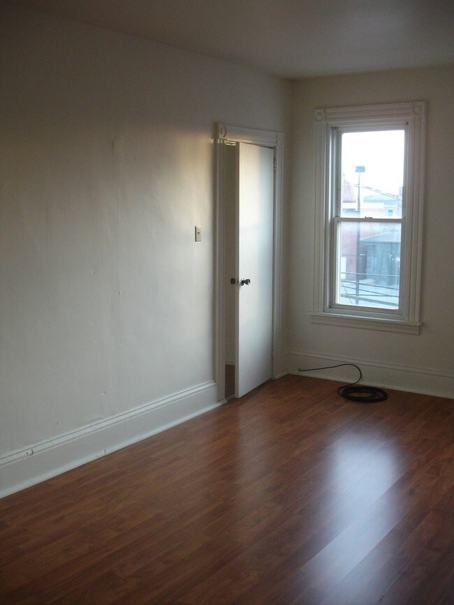 Building Photo - 500-403 N Charlotte St