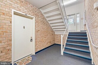 Building Photo - 18302 Streamside Dr