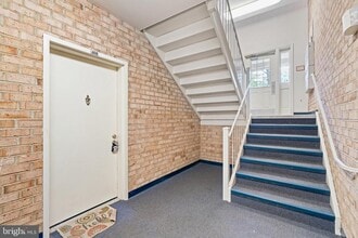 Building Photo - 18302 Streamside Dr