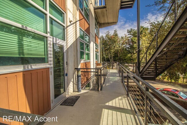 Building Photo - 2 br, 2.5 bath House - 545 Berrien St. Unit H