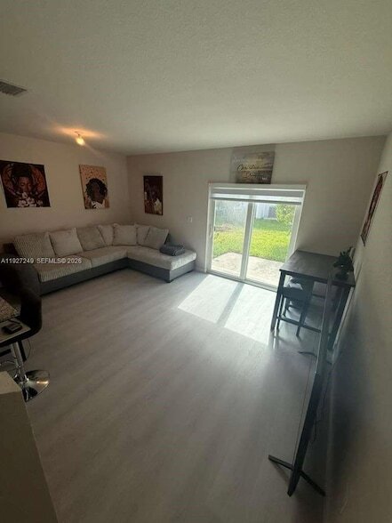 Foto del edificio - 1037 NW 5th St