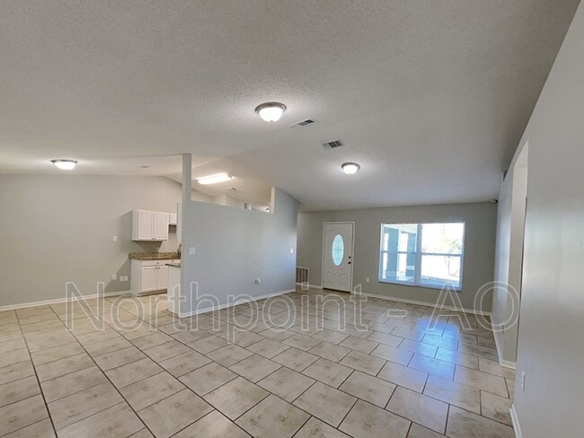 Building Photo - 1002 Embrun Ct