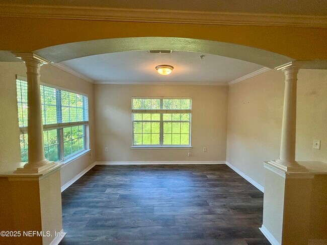 Foto del edificio - 7800 Point Meadows Dr