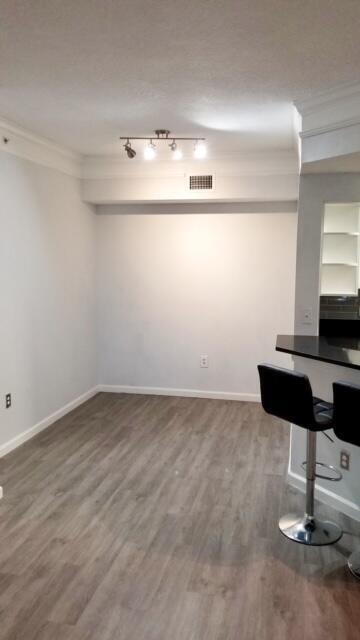 Foto del edificio - 9857 Baywinds Blvd