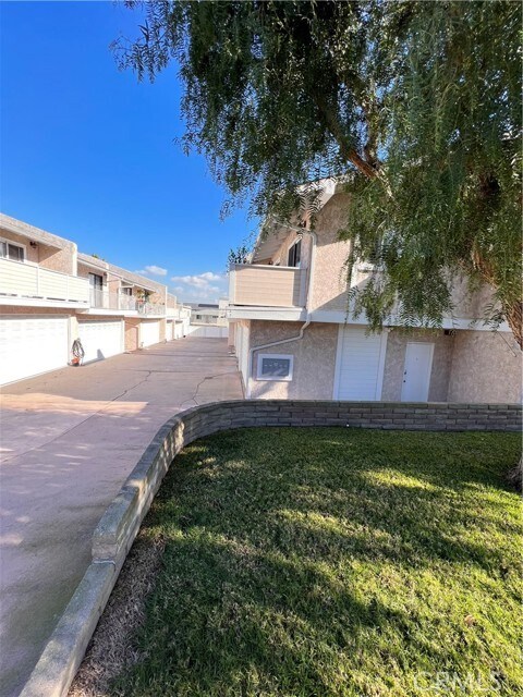 Building Photo - 2300 Carnegie Ln
