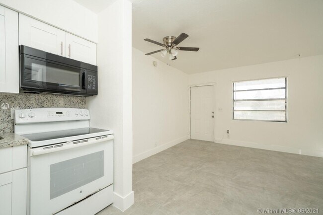 Foto del edificio - 417 NW 2nd Ave