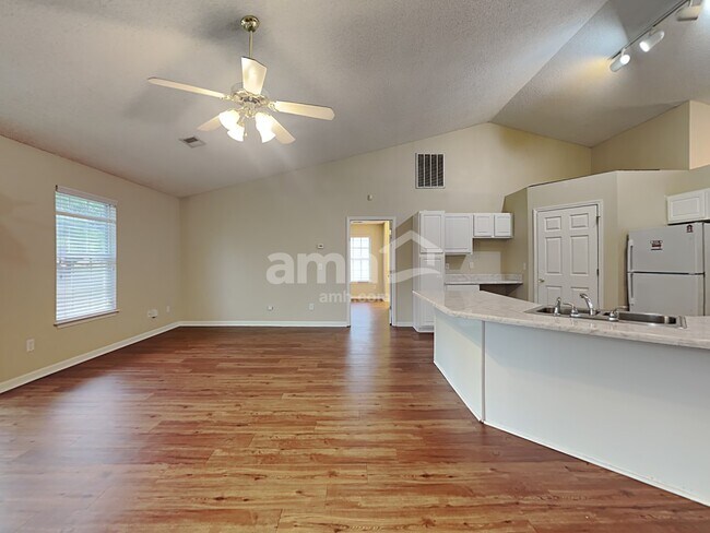 Building Photo - 437 Lemon Grass Court
