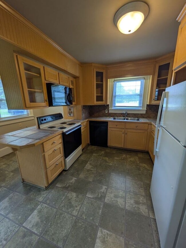 Foto del edificio - 3BD/1BA Unit with Basement in Hickory