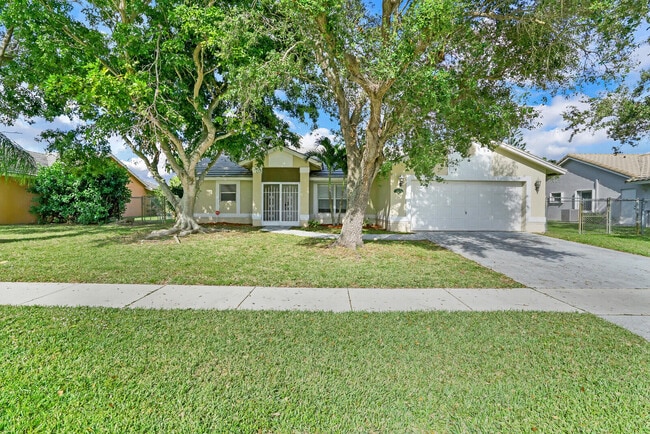 Building Photo - 10567 Paso Fino Dr