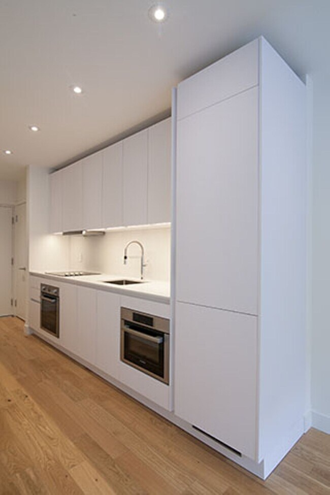 Building Photo - 3468 Rue Drummond