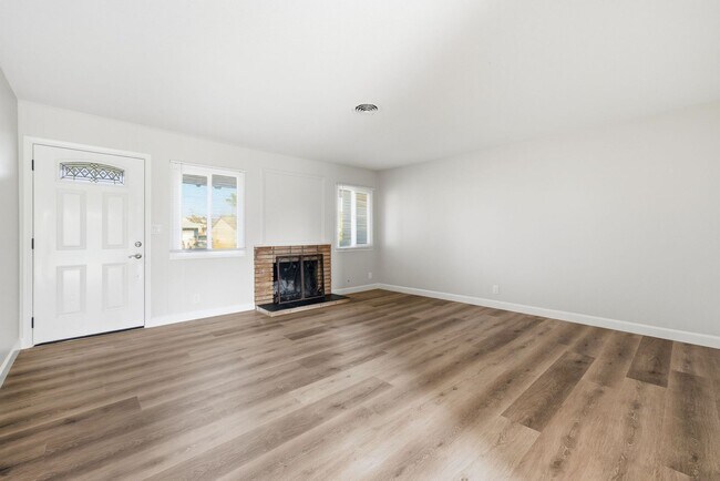 Foto del edificio - Updated and Stylish 3 bedroom 2.5 bath home in Anaheim