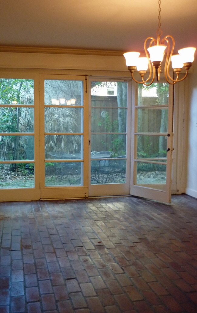 Building Photo - 6231 Marquette Pl