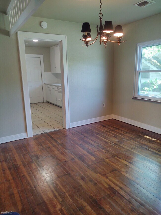 Foto del edificio - 3 br, 1 bath Triplex - 633 4th Street D
