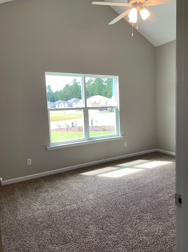 Building Photo - 3/2 with Landscaping included!!