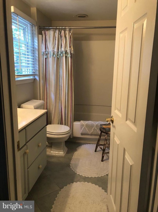 Foto del edificio - 306 Candlewood Ln