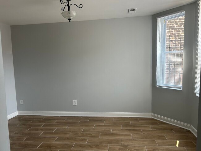 Foto del edificio - 3011 N Kedzie Ave