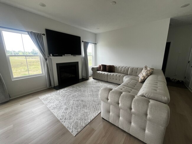 Lounge - 362 Jonagold Dr NE