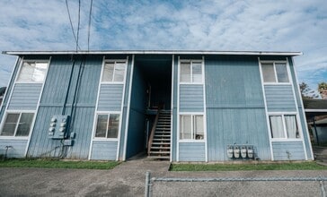 Building Photo - 688 Summer St