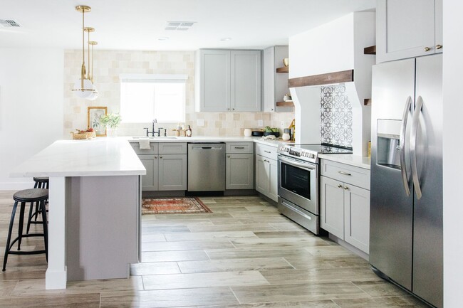 Building Photo - Stunning Remodel near Old Town!