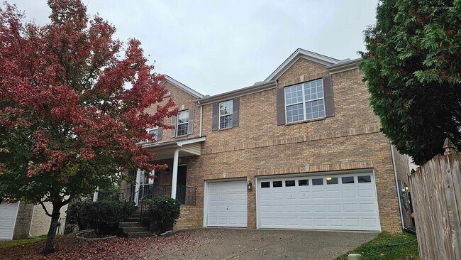 Foto del edificio - Spacious home with fenced back yard
