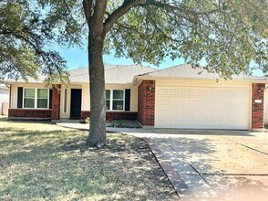 Building Photo - 14803 Snelling Dr