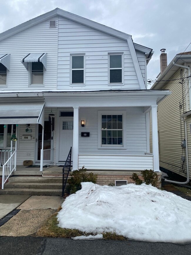 Building Photo - 104 S 4th St