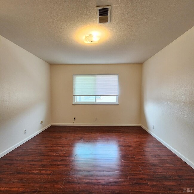 Building Photo - 1216 Dana Dr