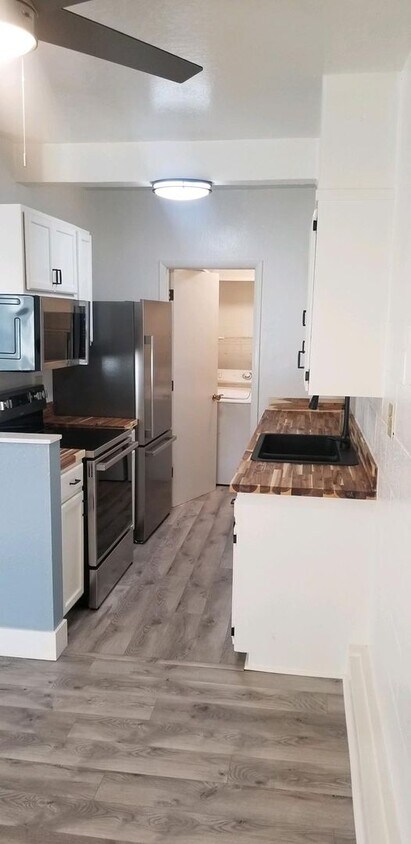 Foto del edificio - 1BR/1BA Apartment Available Immediately