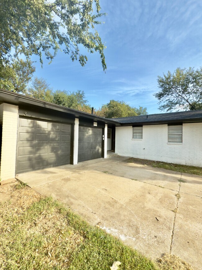 Foto del edificio - 4312 Meadowpark Dr