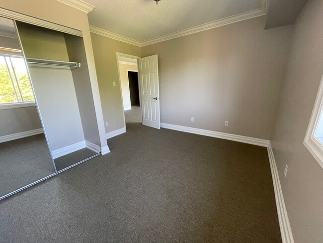 Building Photo - 1265 Bentley Dr