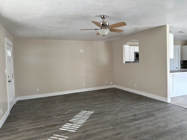 Building Photo - 4068 E Sleeping Hollow Dr