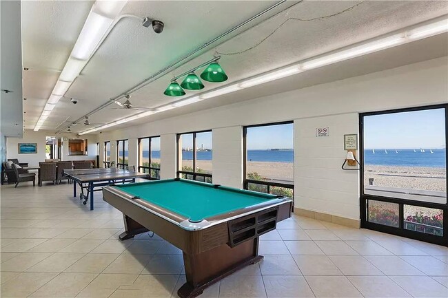 Building Photo - Queen's Surf Condos