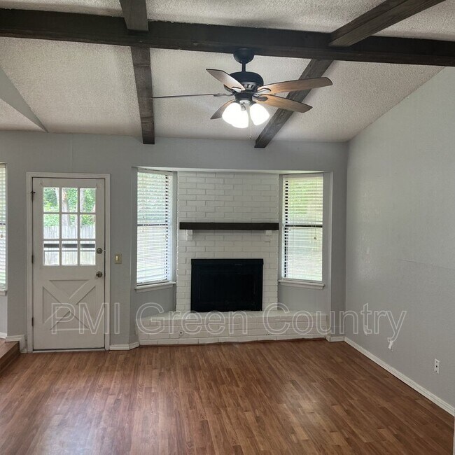 Foto del edificio - 13475 S Hickory Pl