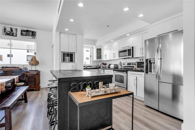 Foto del edificio - 50 Ocean Ln Dr